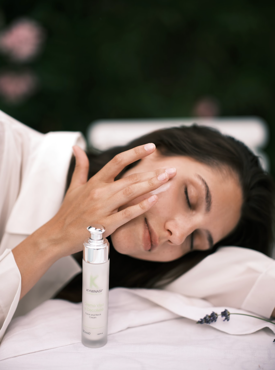 Siero viso rimpolpante: scopri la tecnologia a biofotoni per una pelle radiosa